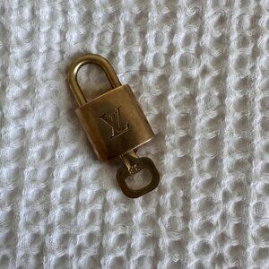 !! SOLD !! LOUIS VUITTON Lock & Key (1 only)